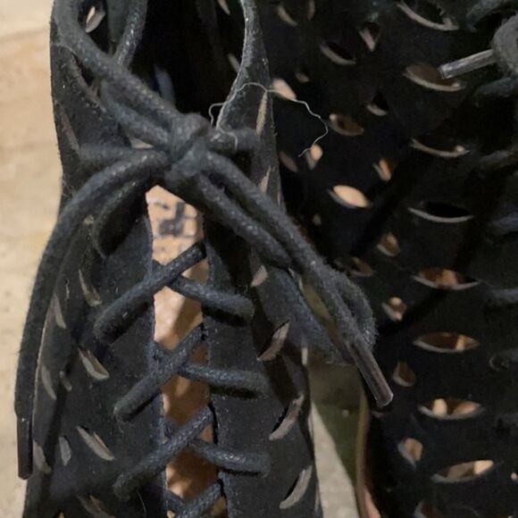 Gianni Bini Black Suede Leather Laser Cut Lace-Up Ankle Booties Size 8M - Picture 13 of 15